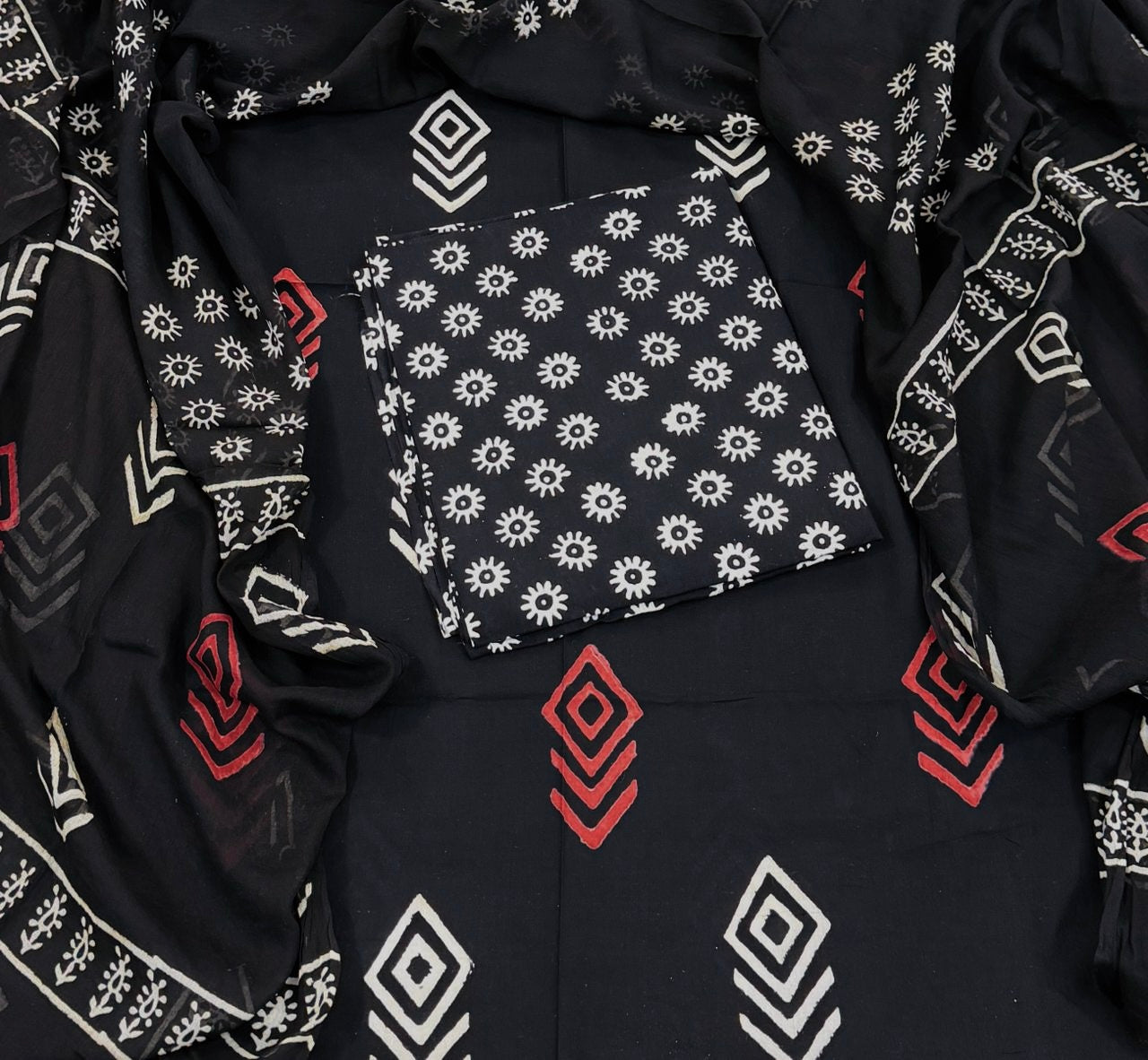 Unstitched 3 Piece - Pure Cotton Handblock Print Suit