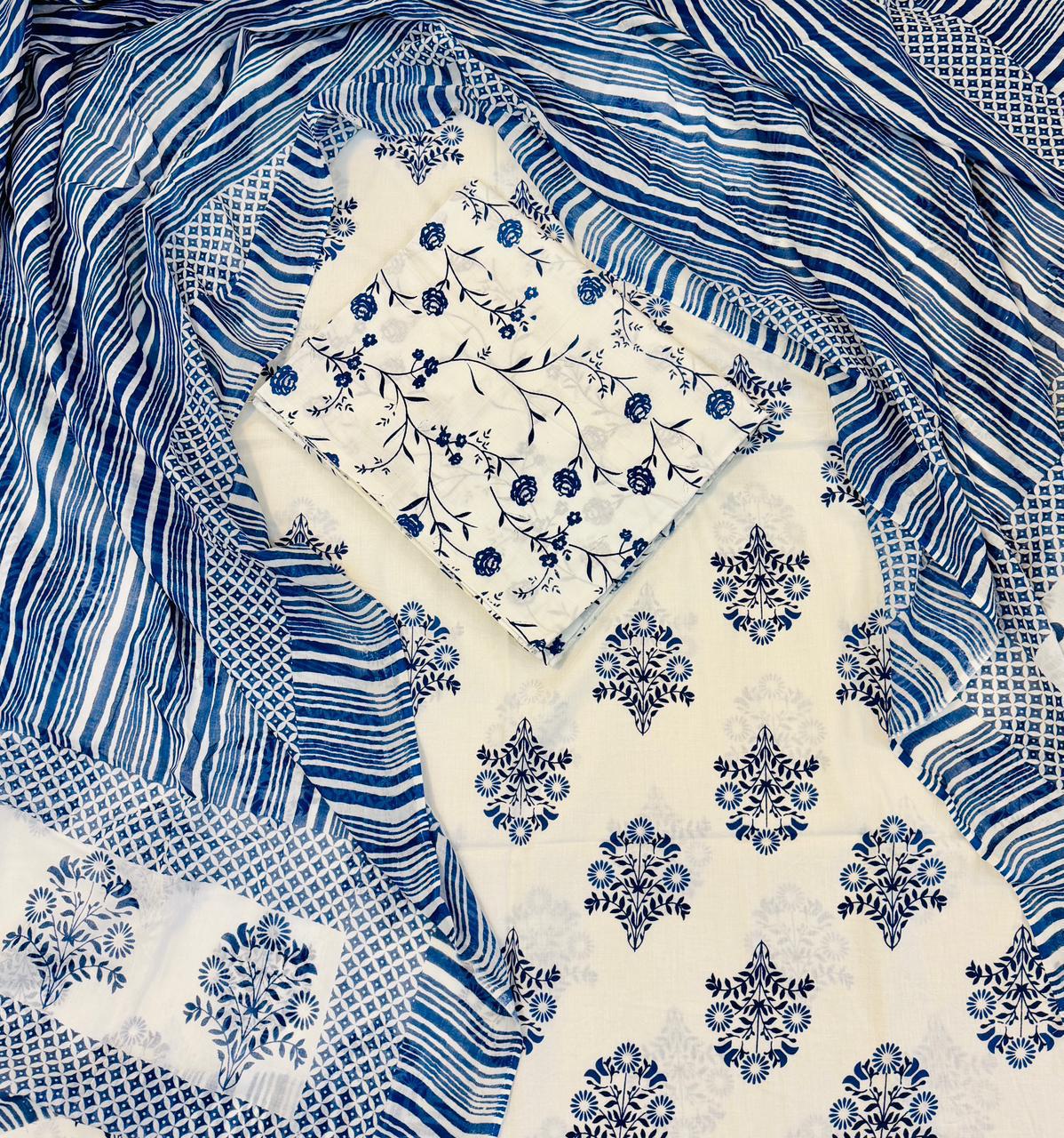 Unstitched 3 Piece - Pure Cotton Handblock Print Suit